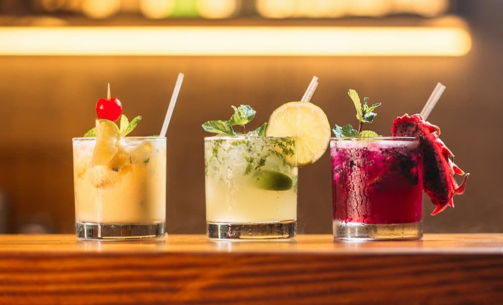 Cocktail hour drinks at a BYOB-friendly Texas wedding venue