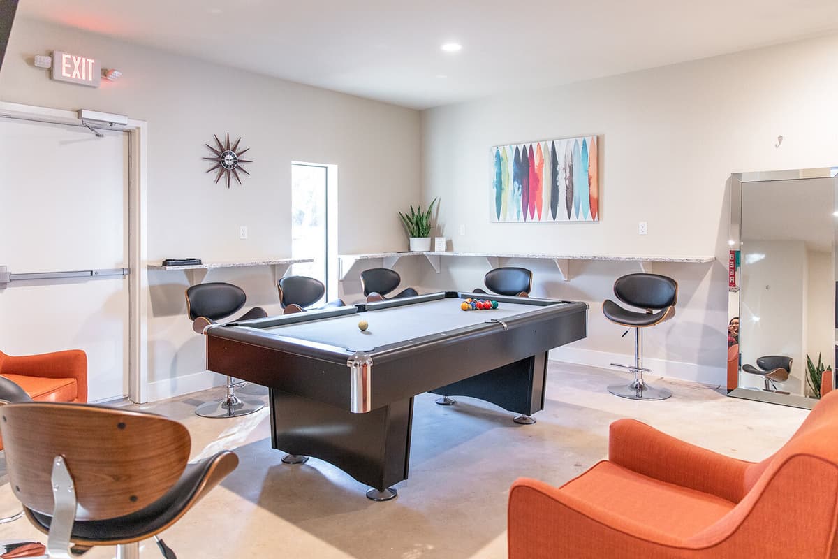 Prima Vista lounge area for couples touring venues near Austin