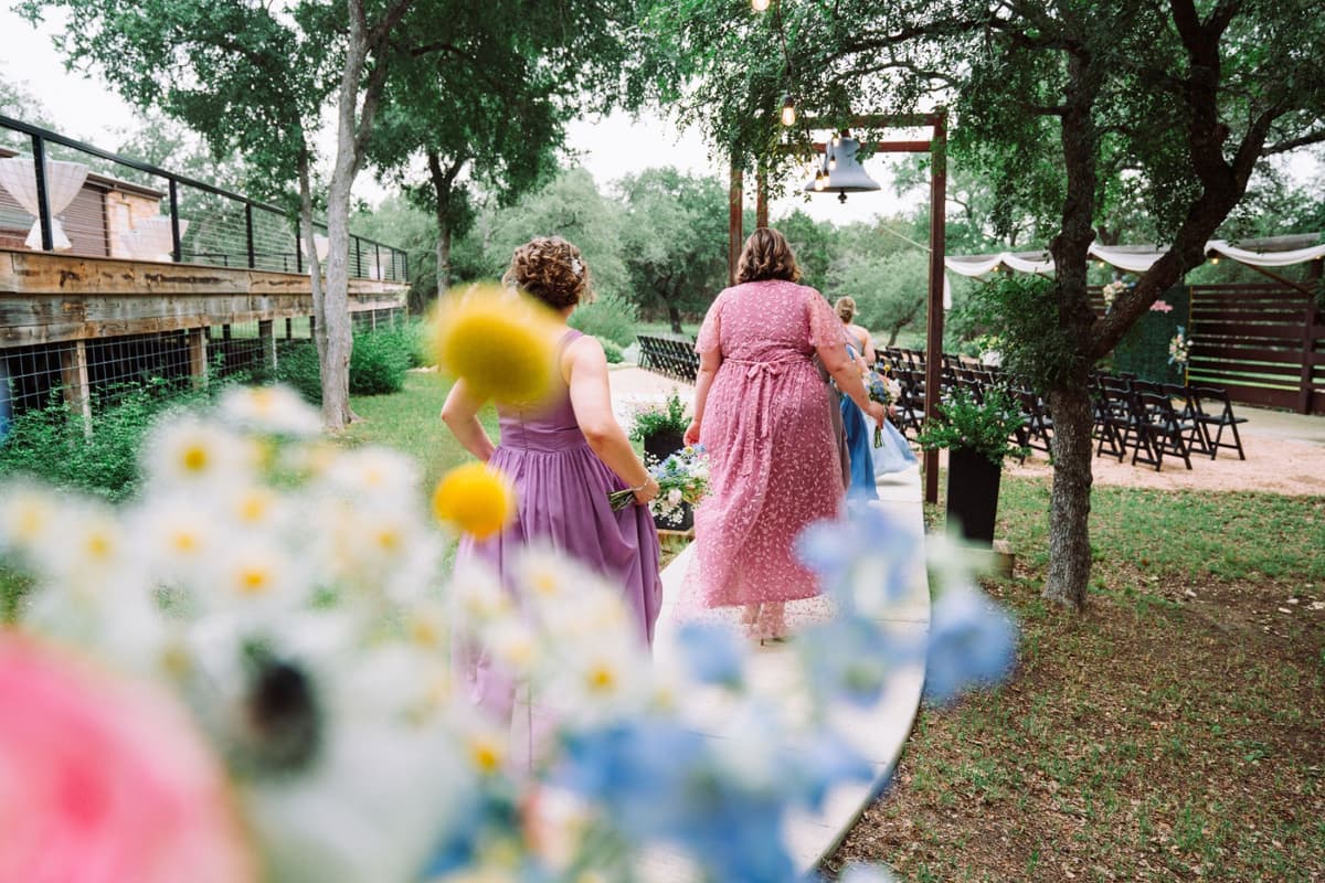 Wedding party walking toward Prima Vista's outdoor ceremony area