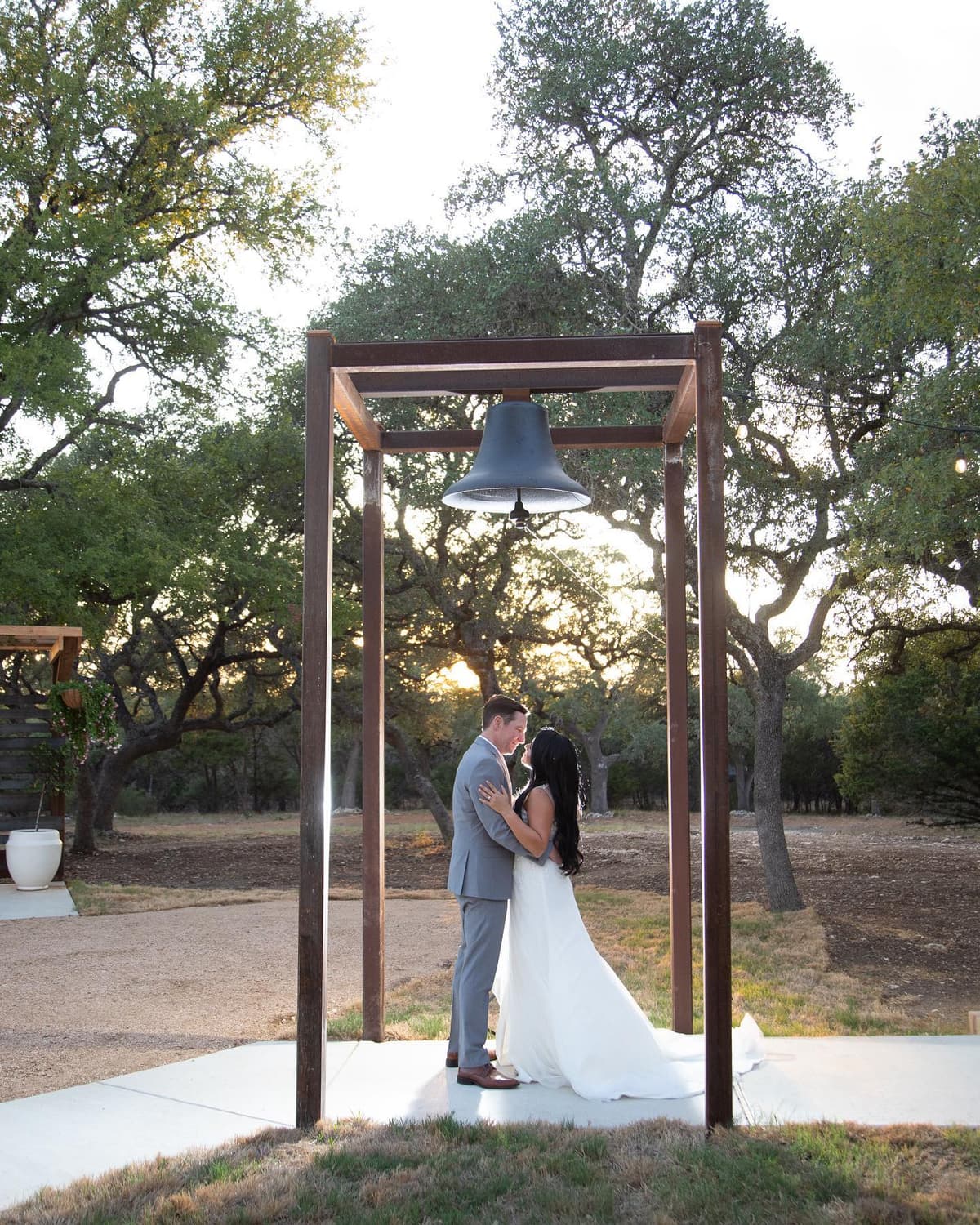 Couple beneath the Union Bell at sunset at Prima Vista