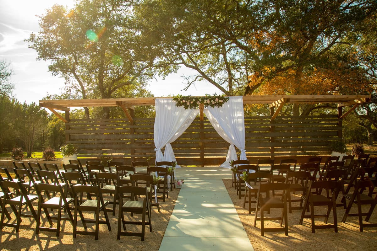Outdoor Hill Country ceremony site at Prima Vista